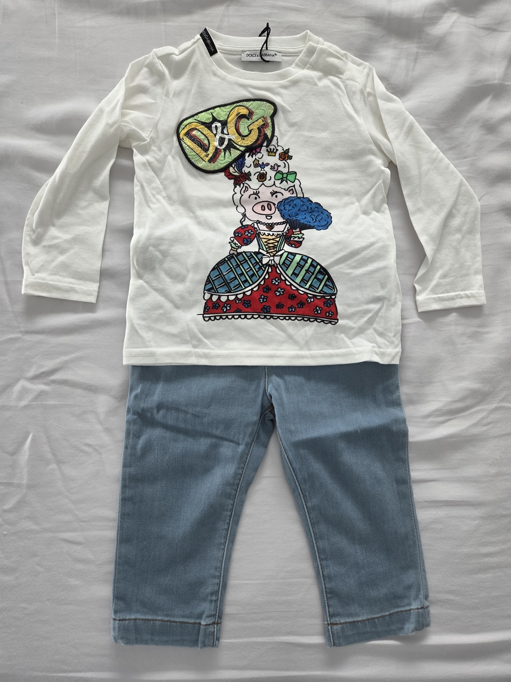 NWT Dolce Gabbana Logo T-Shirt And Light Blue Jeans